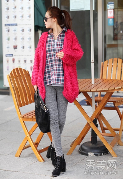 长<em>毛衣外套配打底</em>裤 肥腰粗腿藏起来 - 百科教