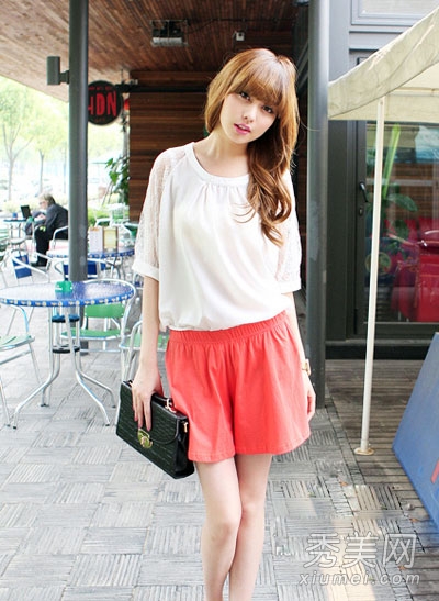 80后最爱 <em>彩色短裤搭配</em>靓色T恤 - 百科教程网_