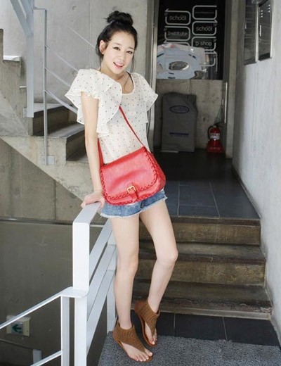 牛仔<em>短裤</em>简洁妙搭<em>做</em>高挑美女 - 百科<em>教程</em>网_经