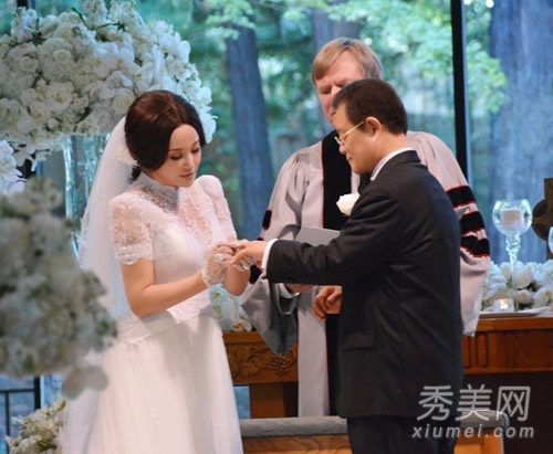 刘晓庆四度结婚 穿衣搭配减龄显嫩 - 百科教程