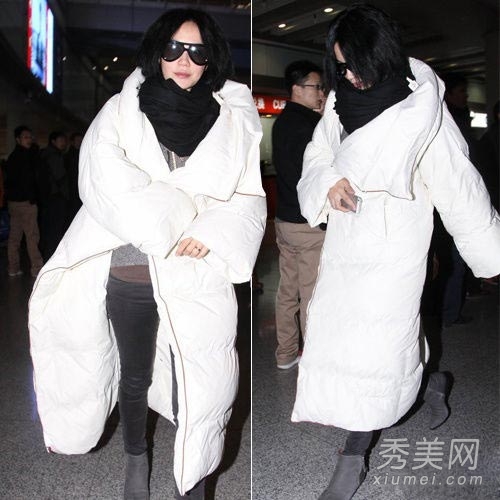 王菲裹棉被出街 天后冬季最爱穿羽绒服 - 百科