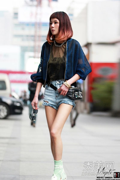 牛仔<em>短裤</em>选破洞 搭配T恤穿出街头风 - 百科教程