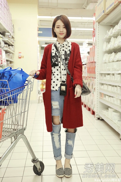 <em>白</em>衬衣紧身裤清新<em>搭</em> 穿出长腿显瘦又高挑 - 百