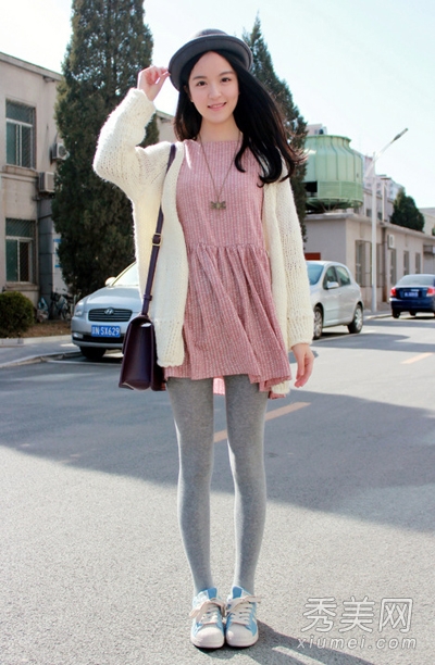 <em>针织开衫</em>+连衣裙 春季出游最潮搭配 - 百科<em>教程</em>