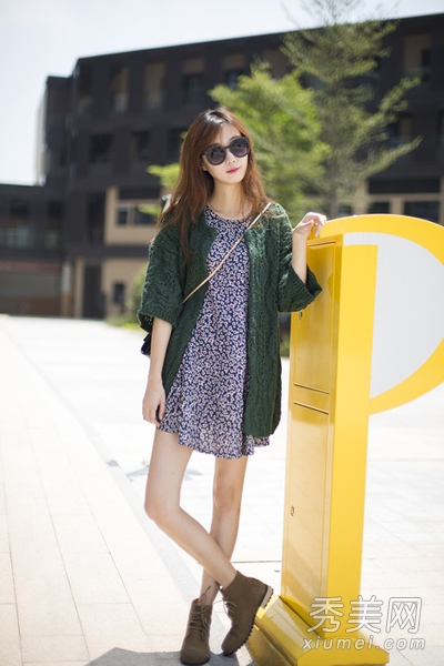 <em>针织开衫</em>搭配连衣裙 中秋出游装扮 - 百科<em>教程</em>