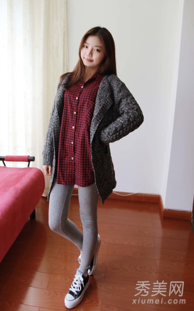 长款毛衣外套配打底裤 视觉超显瘦 - 百科教程