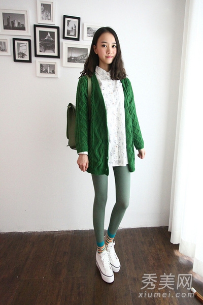 长款毛衣外套配打底裤 视觉超显瘦 - 百科教程