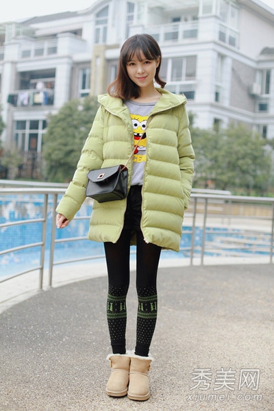 胖人穿什么显瘦 长款羽绒服配紧身裤 - 百科教