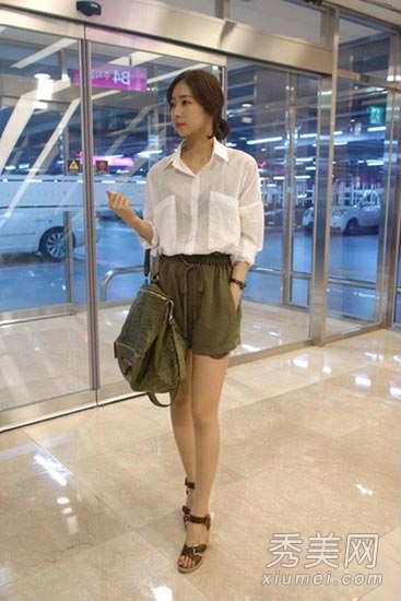 上身胖怎么穿衣 宽松<em>上衣配短裤</em>显瘦 - 百科教