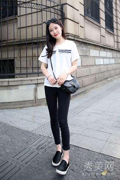 宽松T恤搭配紧身裤 上宽下窄显瘦极了 - 百科教