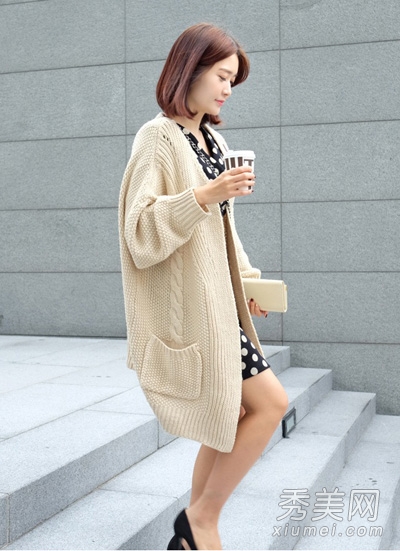 国庆出游怎么穿 <em>针织开衫配</em>连衣裙就OK - 百科