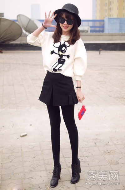 卫衣搭配短裙 春季休闲甜美装扮 - 百科教程网