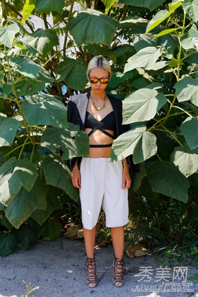 帅气<em>西服</em>+<em>短裤</em> 女汉子<em>搭配</em>有个性 - 百科教程网