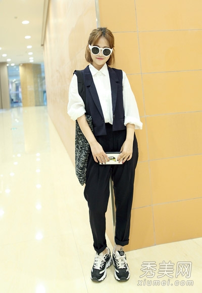 <em>西装马甲穿</em>起来 搭配九分裤帅气干练 - 百科教