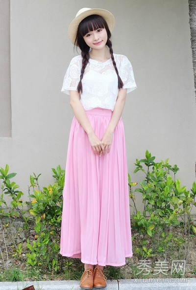 高圆圆夏季搭配 T恤+百褶裙甜美 - 百科教程网