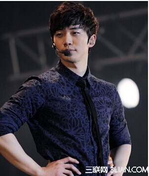 <em>适合小眼睛</em>长脸男生的帅气<em>发型</em> - 百科教程网_