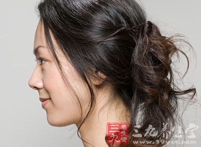 头发干燥_头发干燥怎么办