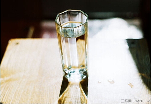 揭秘一杯白开水的神奇功效 - 百科教程网_经验