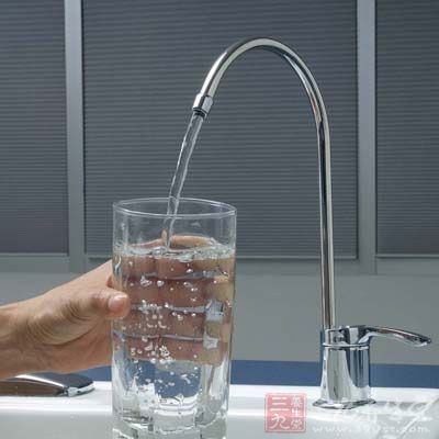 自来水飘满红线虫 市民恶心一天没吃饭 - 百科