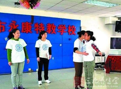 体育干预为自闭症儿童打开心窗 - 百科教程网_