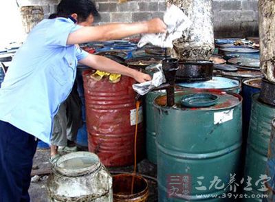 温州突查餐饮企业 溢香厅等废油被非法回收 - 