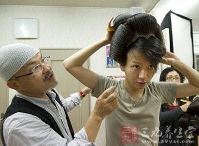 揭秘日本唯一男艺伎的真实生活 - 百科教程网_