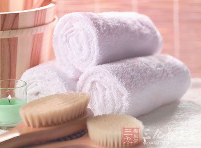 宝宝发烧手脚冰凉 宝宝发烧如何降温 - 百科教