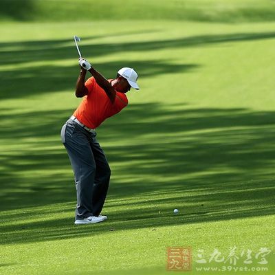 打高尔夫_高尔夫怎么打