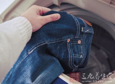 牛仔裤怎么洗 牛仔裤如何做好保养 - 百科教程