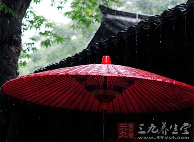 梅雨季节易致百病 常做这3个小动作轻松解除