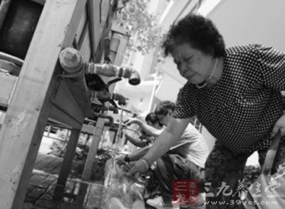 香港居民陷"铅水"恐慌 未发现问题源头