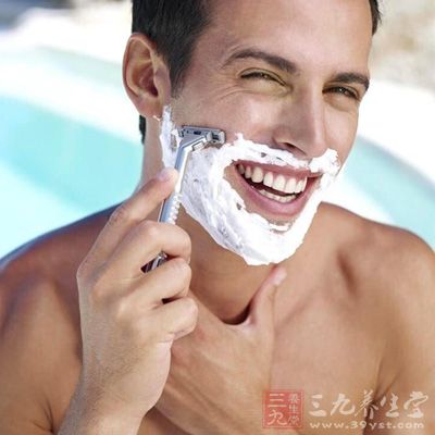 脸部皮肤保养 男性油性皮肤保养策略 - 百科教