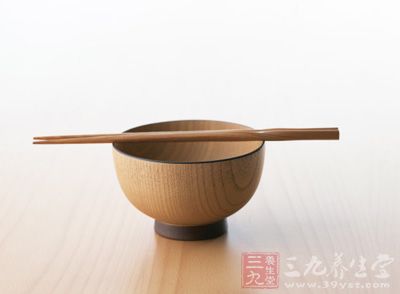 碗筷也有保质期 该换就换
