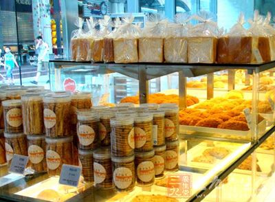 面包新语被深圳媒体曝光 这样面包还能吃吗 - 