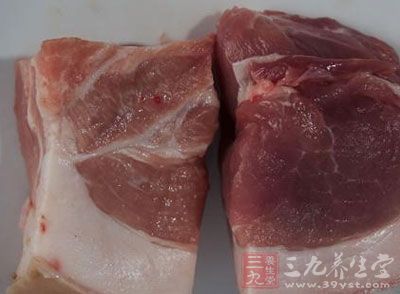 猪肉洗净,将瘦肉与肥肉分开