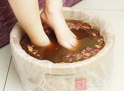 胃溃疡的症状及治疗 泡脚可以治疗胃溃疡 - 百