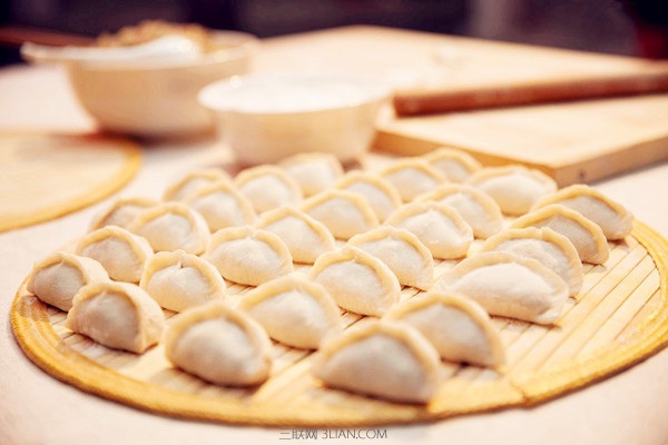 冬至吃饺子有什么含义 - 百科教程网_经验分享平台[上学吧经验教程频道]