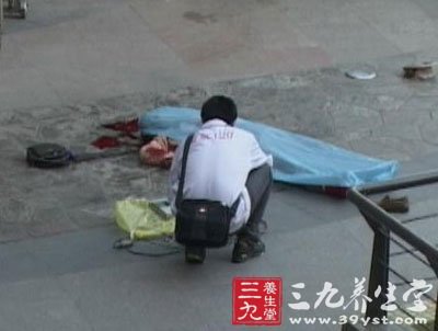 水游城跳楼 揭大学生跳楼自杀8心理原因 - 百科