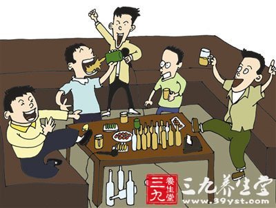 男子疑因酗酒死于厨房 酗酒过量的7大危害 - 百