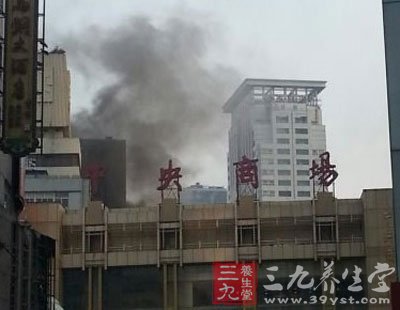 南京中央商场失火 发生火灾如何自救 - 百科教