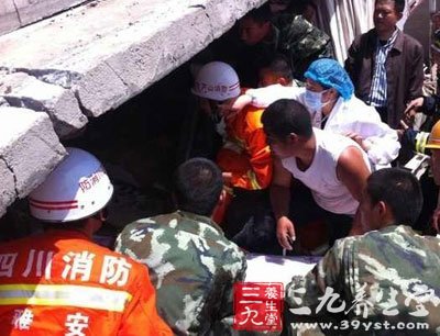 雅安地震186人遇难 地震后骨折紧急处理法
