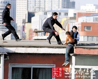 水游城跳楼 揭大学生跳楼自杀8心理原因 - 百科