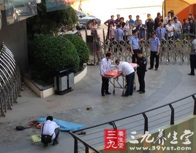 水游城跳楼+揭大学生跳楼自杀8心理原因