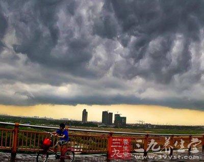 厦门暴雨 暴雨天气安全出行贴士 - 百科教程网