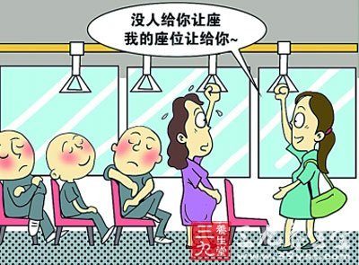 小伙公交车上给孕妇让座竟是前女友让孕妇坐在自己的座位上