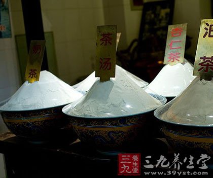 二观外形:各种茶叶都有特定的外 名优茶有各自独特的形状,如午子