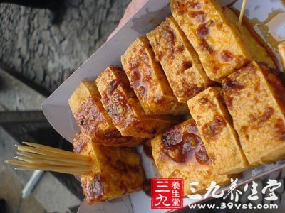 长沙臭豆腐曝出用粪水加臭 臭豆腐真假辨别法