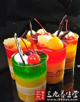 添加剂勾兑彩色饮料 揭秘饮料怎么来 - 百科教