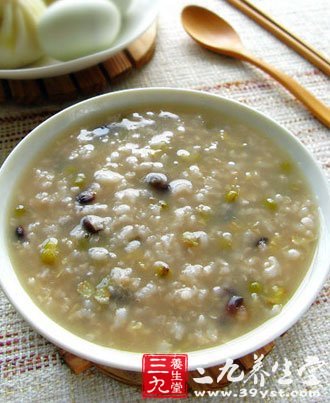 ②鸡蛋绿豆粥,把绿豆和馅儿可以一起煮粥,放少量小米蚝油小米放在放韭菜嘛图片