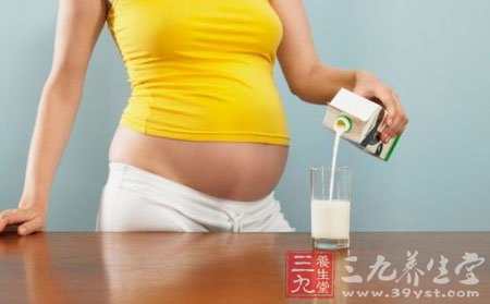 晚上喝牛奶好吗 喝牛奶的禁忌 - 百科教程网_经